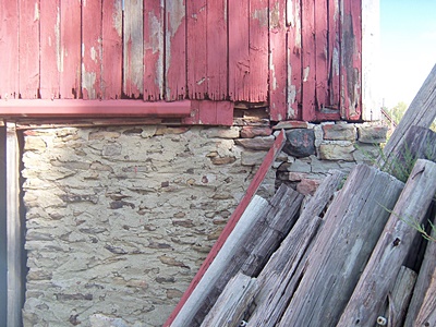 hcl_homestead_springwater_gray_2014_old_barn02_resize400x300
