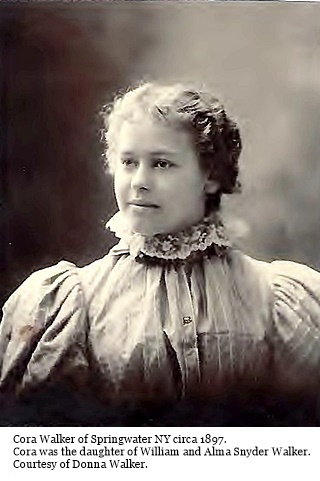 hcl_people_walker_cora_1897c_resize320x426
